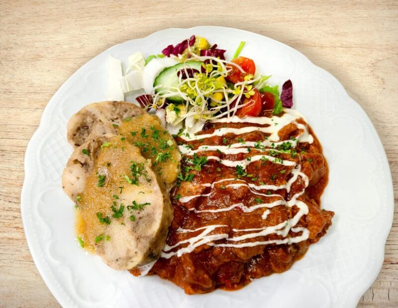 Historical tour of the old town including a Saxon dinner - Accessibility and Booking Flexibility