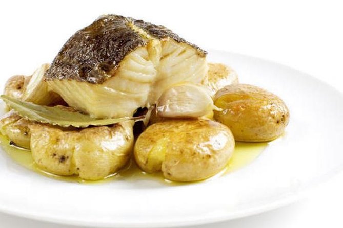 History and Flavors Experience Tour in Lisbon - Starting Point: Praça Luís de Camoes in Lisbon