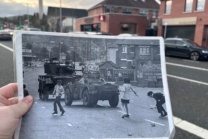 History of Belfast conflict and terror 1 hour black taxi tour - Key Points