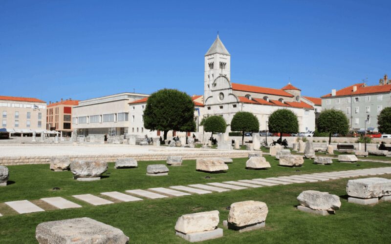 History Walking Tour in Old Center Zadar with Licenced Guide - Walking Through Zadar’s Vibrant Streets and Squares