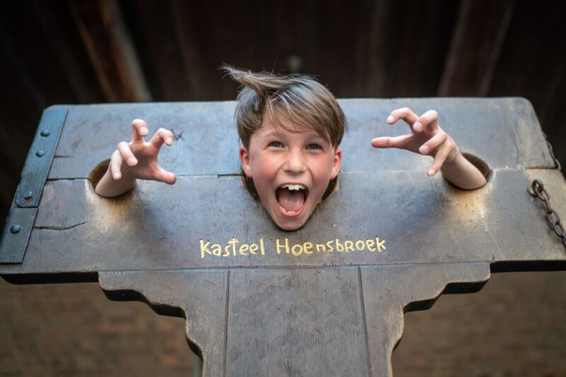 Hoensbroek: Entry Ticket to Hoensbroek Castle - Enjoy the Glorious 18th-Century Halls with Ceiling Paintings and Chandeliers