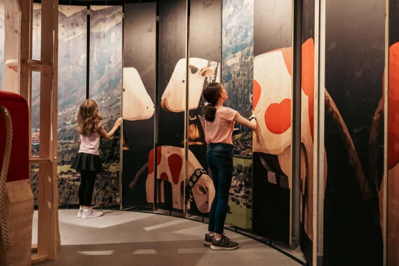 Hofstetten bei Brienz: Trauffer Erlebniswelt Ticket - Discover the Wooden Cow World at Trauffer Erlebniswelt in Bern