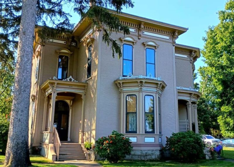 Holland, MI: Westside Stories and Tastes Walking Food Tour - Key Points