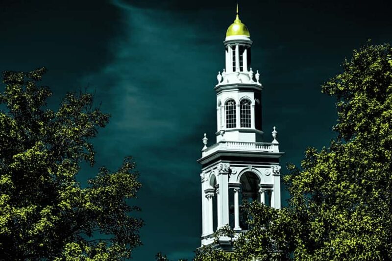 Hollow in the Hills: Buried in Burlington Ghost Tours - The Guide’s Style and Group Atmosphere