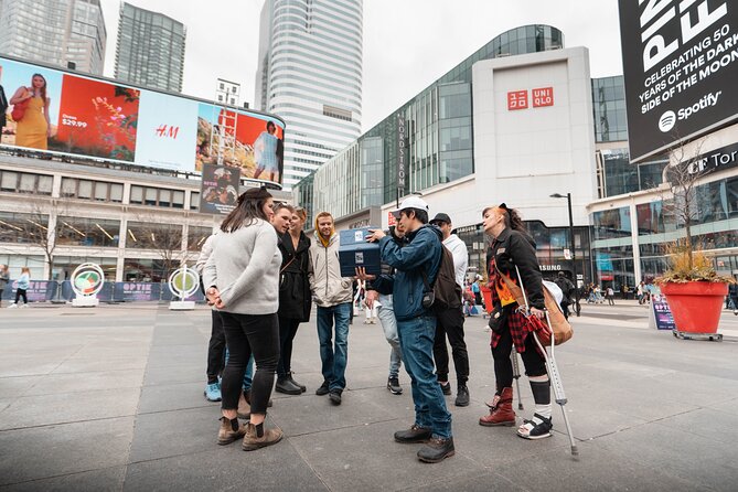 Hollywood Experience Tour in Toronto: Private Tour - CF Toronto Eaton Centre: Shopping and Screen Time