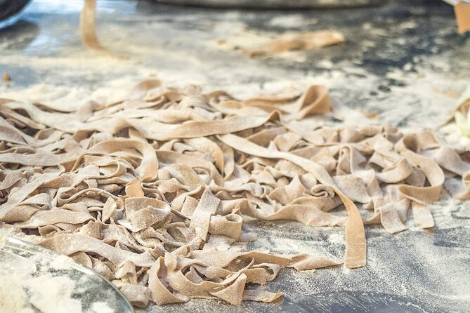 Home Cooking in Testaccio: Cacio e Pepe, Amatriciana, Carbonara - The Final Feast: Enjoying a 3-Course Meal