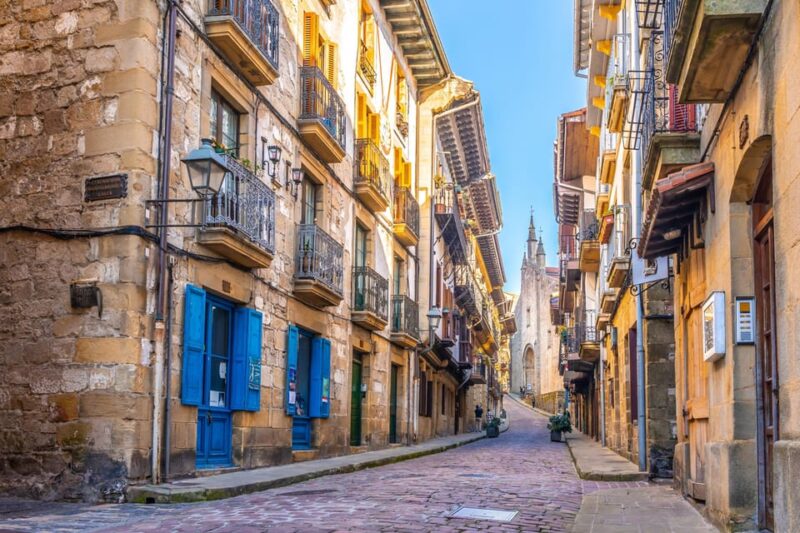 Hondarribia: City Highlights Guided Walking Tour - Exploring Hondarribia’s Historic Old Town