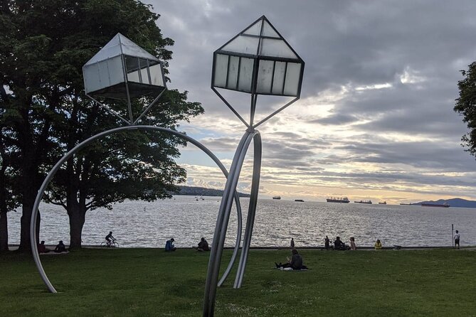 Honeymoon in Vancouver -Couple City Day Tour (Private) - Vancouver Seawall and Robson Street for Scenic Strolling