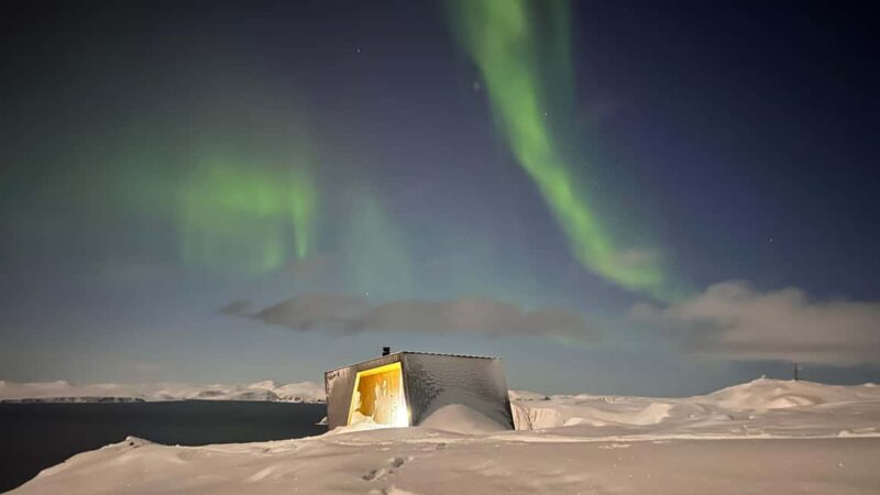 Honningsvåg: Winter Hiking Tour. Northern Lights hunting. - Walking the Scenic Ridge: Expansive Views of Honningsvåg