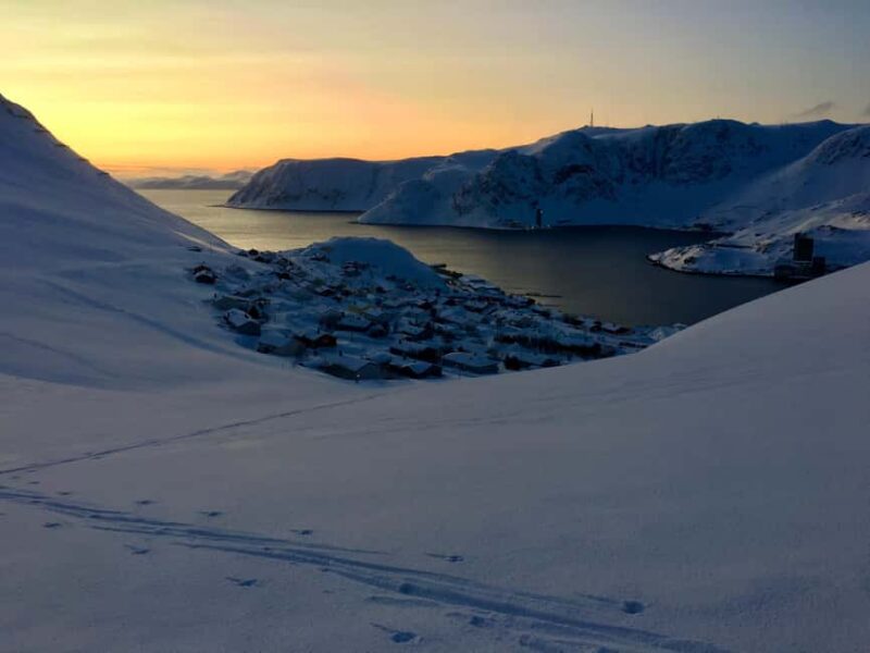 Honningsvåg: Winter Hiking Tour. Northern Lights hunting. - Descent Through a Quiet Arctic Valley