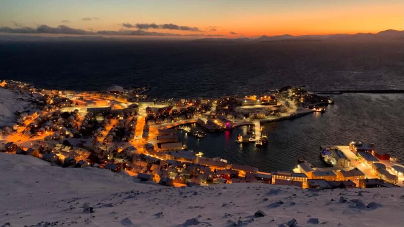 Honningsvåg: Winter Hiking Tour. Northern Lights hunting. - Physical Requirements and Suitability