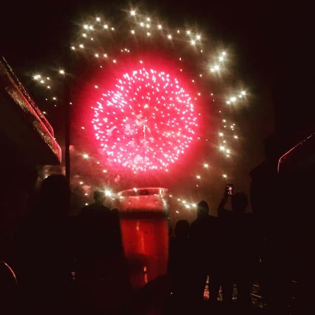 Honolulu: 1-Hour Friday Night Fireworks Cruise with Drinks - Key Points