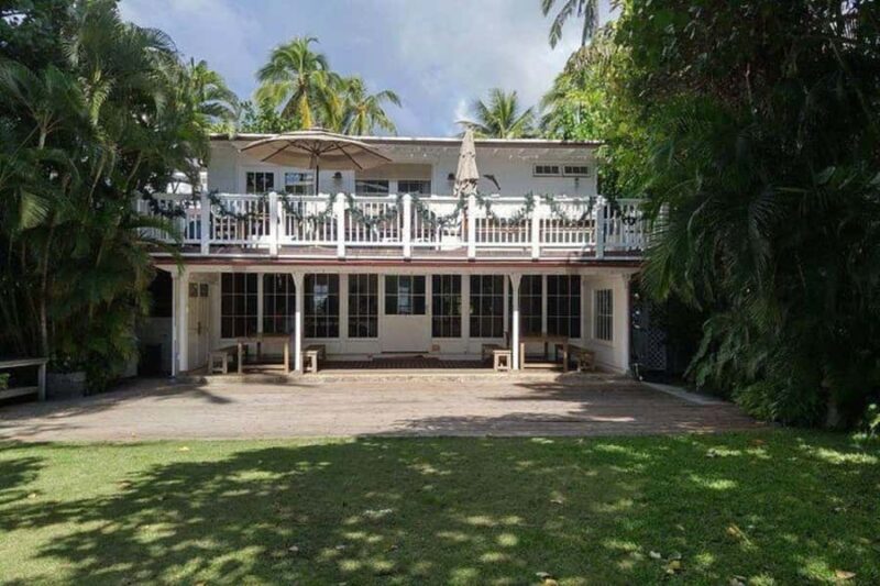 Honolulu: Afternoon at McGarrett's-Hawaii Five-O - Explore Hawaii Five-0s Most Famous Filming Locations in Honolulu