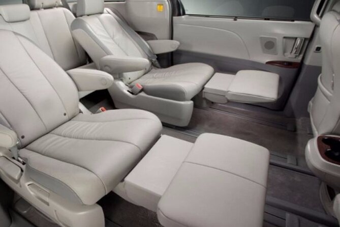 Honolulu Airport & Waikiki Hotels Private Transfer by Minivan (up to 5 people) - Efficiency and Punctuality on Both Ends