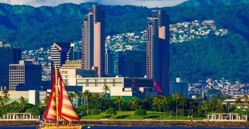 Honolulu: South Shore Open Sail - Experience the South Shore of Oahu with a Spirited Open Sail