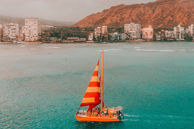 Honolulu Sunset Sail from Kewalo Harbor Including Drinks - The Boat: Comfort and Safety Features