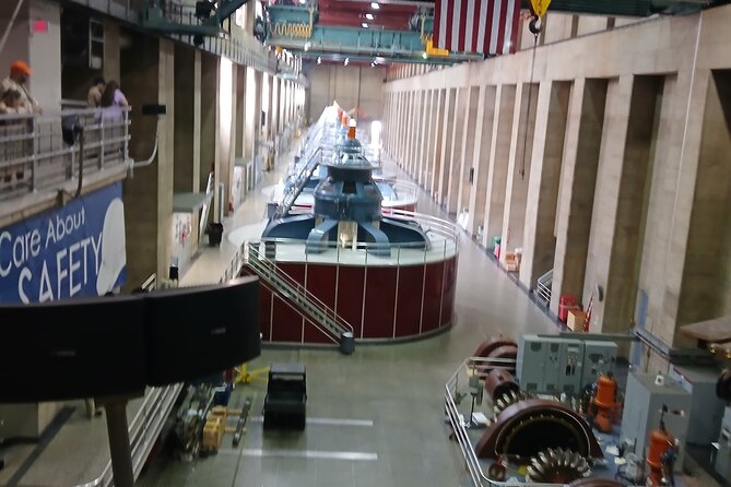 Hoover Dam & Pioneer Saloon Bar Tour - The Value of a Small Group Tour