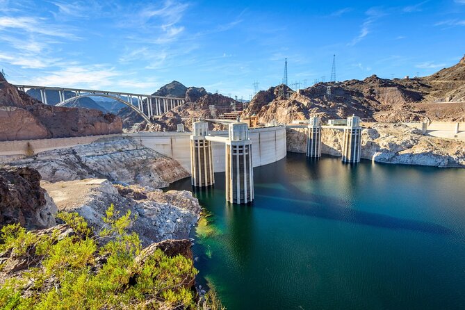 Hoover Dam Tunnels and Power Plant Tour in Spanish - Explore the Hoover Dam and Surroundings on a Spanish-Language Tour for $129