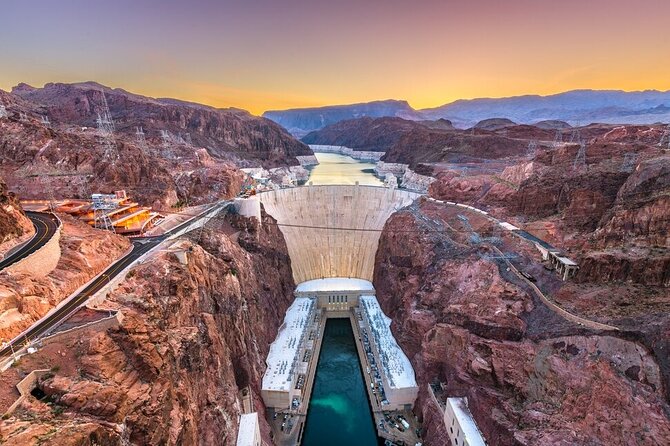 Hoover Dam Tunnels and Power Plant Tour in Spanish - Start at the "Welcome to Fabulous Las Vegas" Sign for a Classic Photo Moment