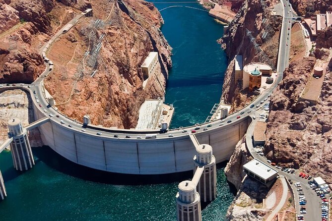 Hoover Dam Tunnels and Power Plant Tour in Spanish - Discover the Hoover Dam’s Spillways and Winged Figures