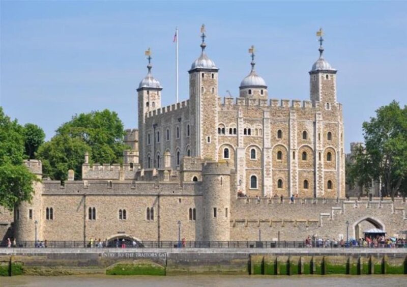 Hop on Hop off London Bus Tour & Tower of London - Key Points