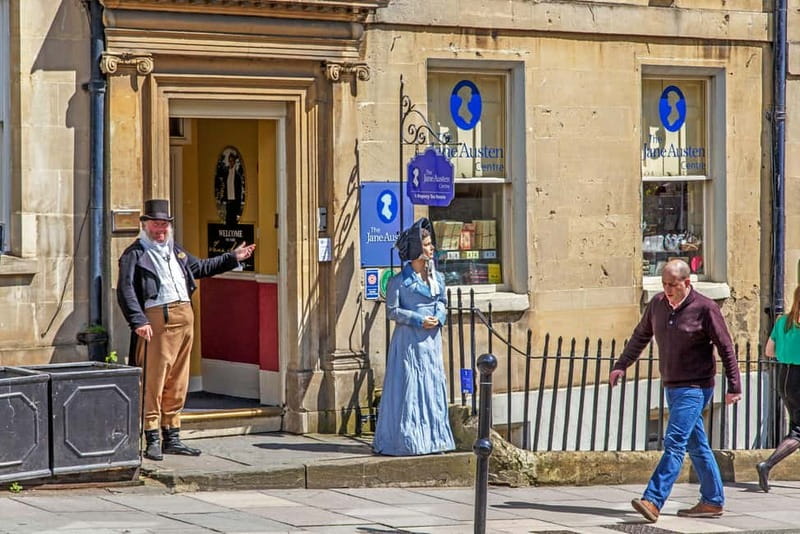 Hop on with Jane Austen in Bath : Bus and walking tour - Accessibility and Practical Tips for the Tour