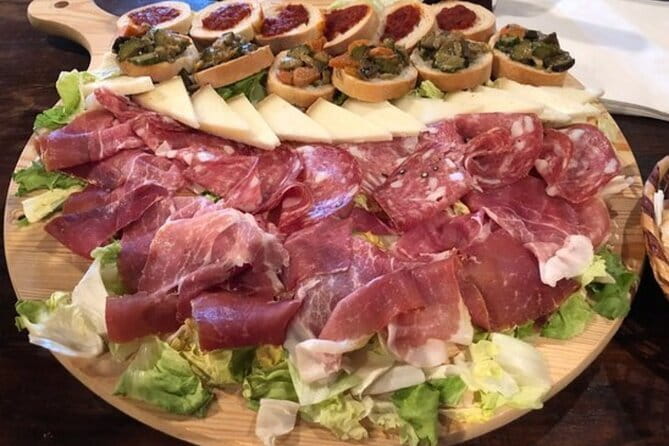 Horseback ride and gourmet cuisine in a historic food shop - The Experience of the Guides and Hosts