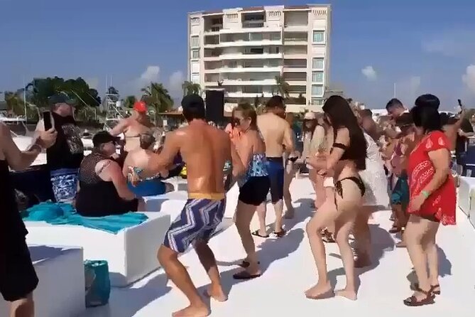 HorseBack Rides On the Beach - Complementary Beverages and Relaxed Atmosphere