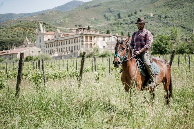 Horseback riding and aperitif 2 hours for beginners - The Scenic Circular Route Through Tuscan Countryside