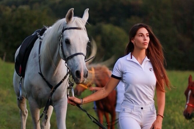 Horseback riding for experts between the lake and the mountains - Key Points