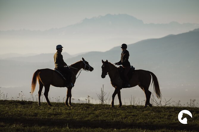Horseback riding for experts between the lake and the mountains - Guides Martina and Riccardo: personalized and professional
