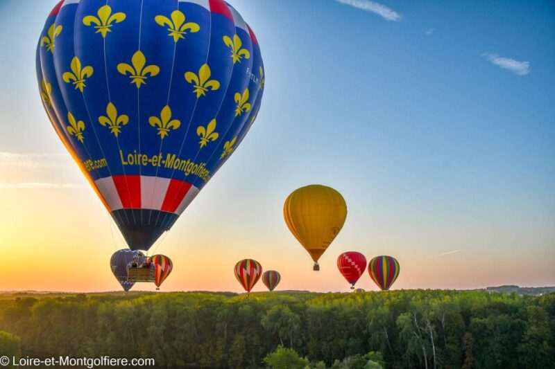 Hot Air Balloon Flight above the Castle of Chenonceau - Capture the Moment with Photos and Videos