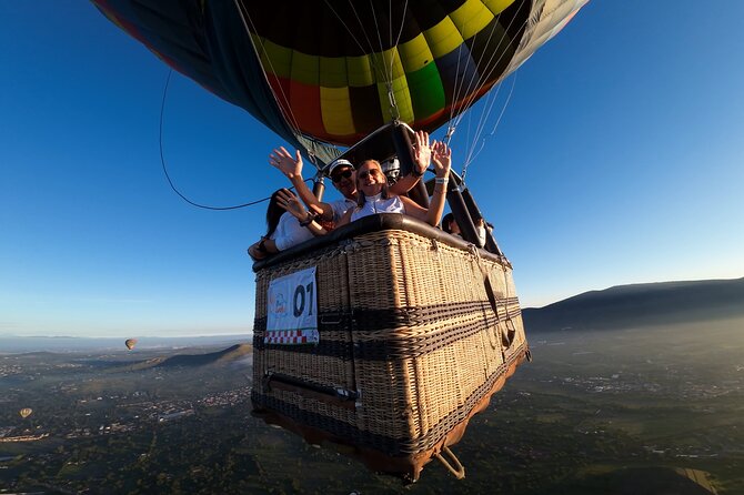 Hot air balloon flight in Teotihuacán + Breakfast in a Cave - Key Points