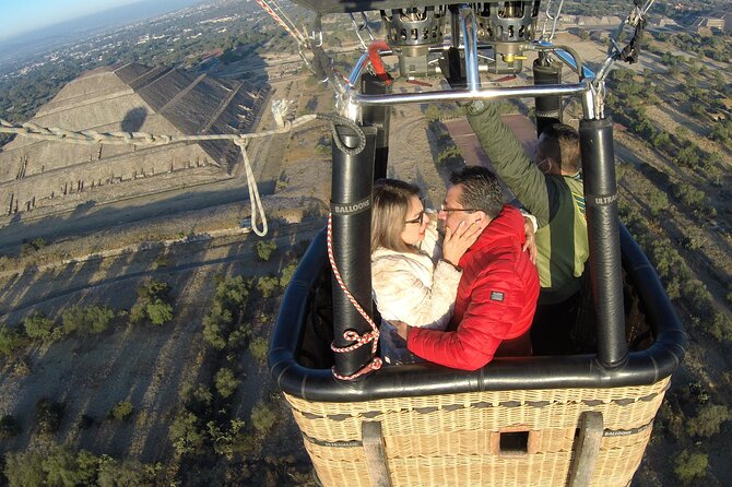 Hot Air Balloon Flight over Teotihuacán - Included Amenities and Special Touches
