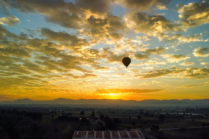 Hot Air Balloon Flight with Breakfast in Cave and Transportation - Breakfast in La Cueva Teotihuacán