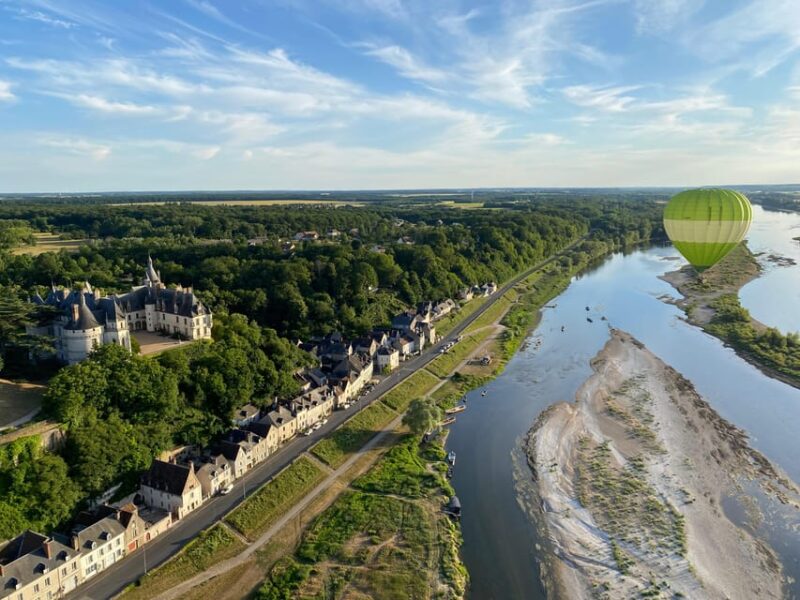 Hot air balloon flight:Chambord, Chenonceau,Cheverny,Blois - Departure from Contres and the Preparation Process