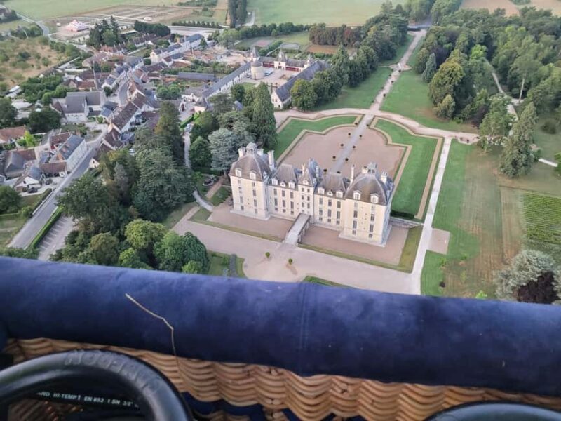 Hot air balloon flight:Chambord, Chenonceau,Cheverny,Blois - The Experience of Flying Over the Castle of Chambord and Other Landmarks