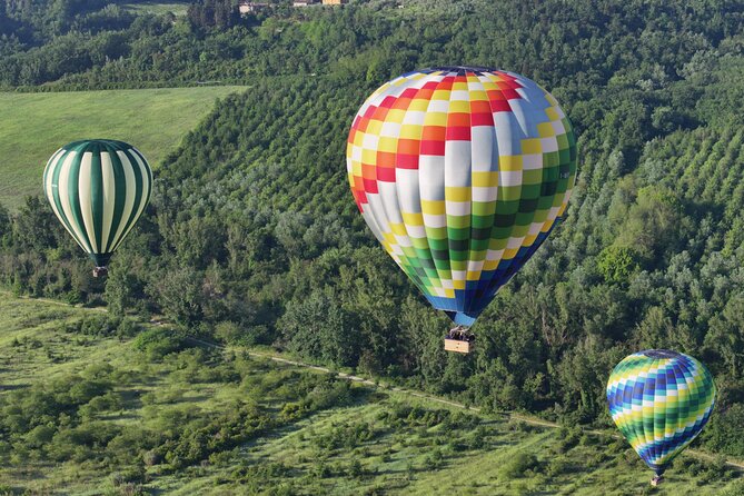 Hot air balloon over the hills of Pienza, Montalcino and Val D'Orcia - Practical Considerations: Group Size, Weather, and Booking