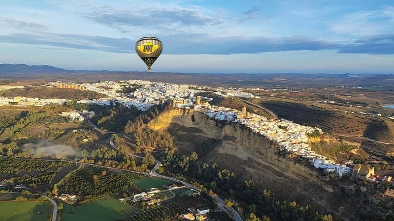 Hot air balloon ride in Arcos de la Frontera (Cádiz) - The Descent and Celebratory Breakfast