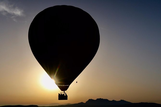Hot Air Balloon with Champagne, Optional Photos,Video & Breakfast - The Experience Provider: Globus Barcelona