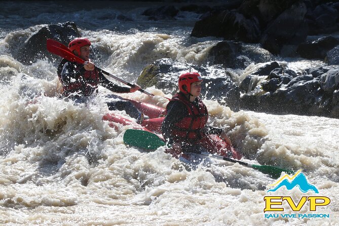 Hot dog (inflatable canoe) on the Durance - Navigating the Deep Passages and Waves