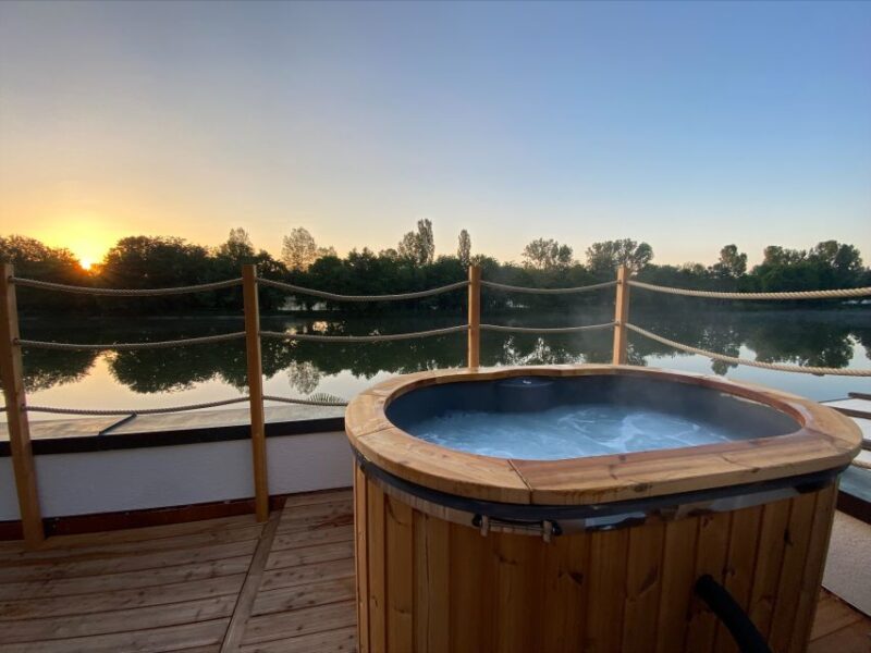 Hot tub and Relaxation - Enjoy a Unique Relaxation Experience in Stuttgart’s Outdoor Hot Tub