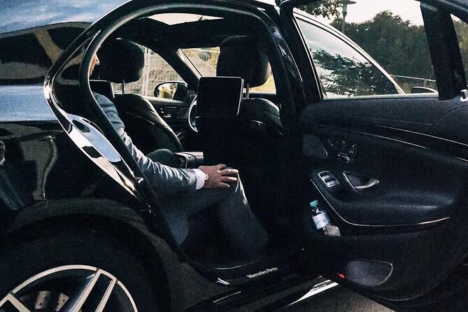 Hourly Disposal Service in Paris: Private Driver by Business Car - Convenient, Private Airport Transfers in Paris with a Personal Touch