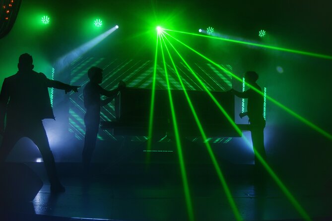 House of Illusion Magic Show with Drinks - Family-Friendly Entertainment and Special Moments