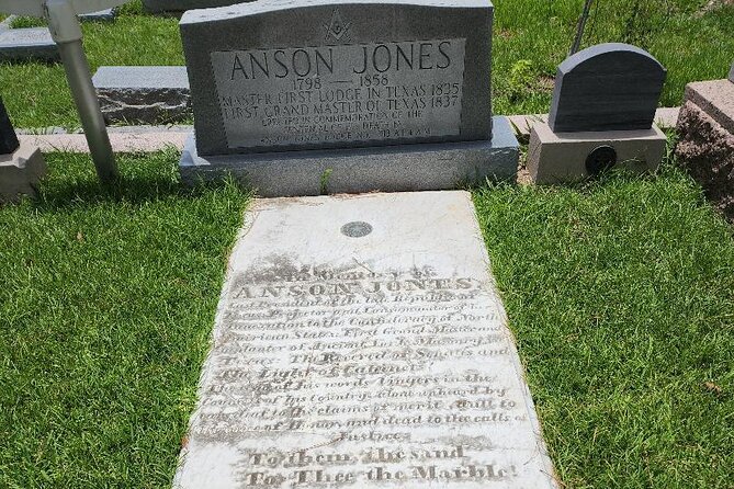 Houston Cemetery Tours - Key Points