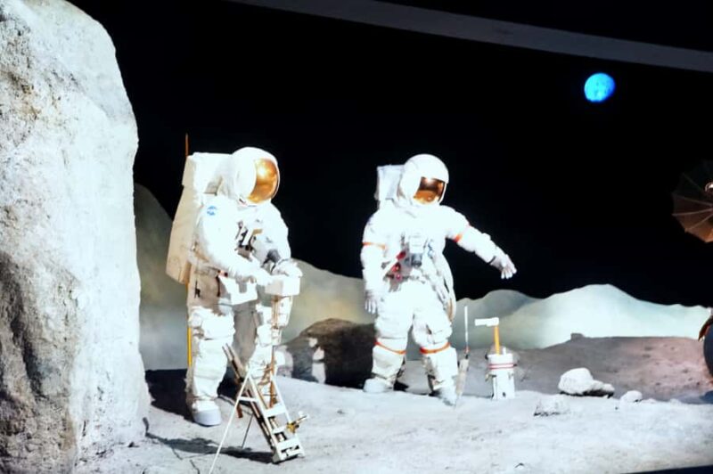 Houston: Space Center Self-Guided Tour with Transportation - Discover the Iconic Saturn V Rocket and Historic Mission Control