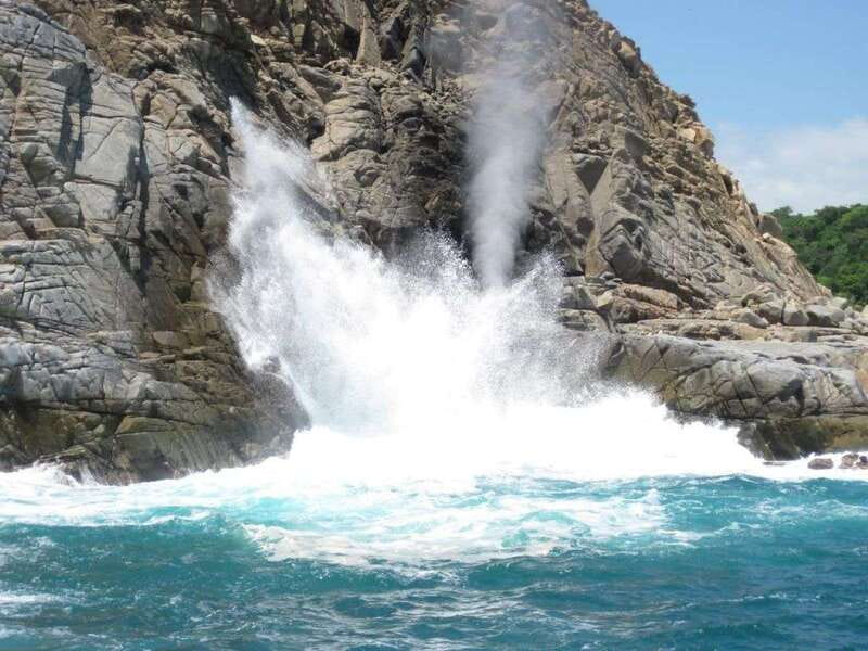 Huatulco: Bays Boat Tour with Snorkeling and Hotel Pickup - Explore the Beautiful Bays of Huatulco with a Snorkeling Boat Tour