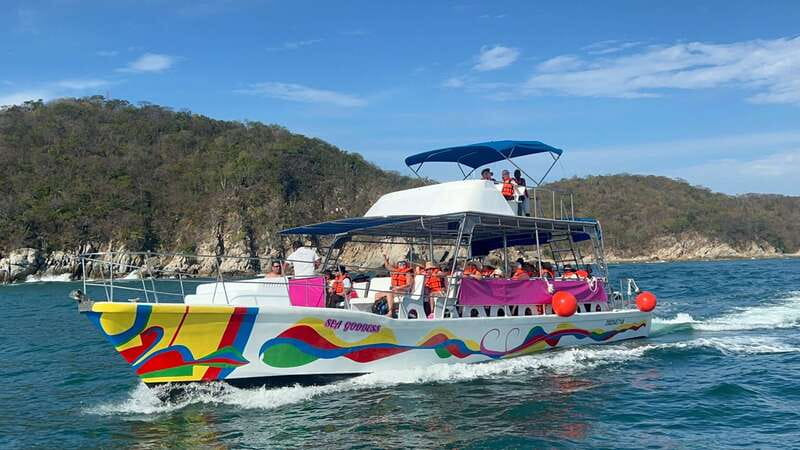 Huatulco: Bays Boat Tour with Snorkeling and Hotel Pickup - Key Points