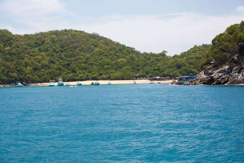 Huatulco: Bays Boat Tour with Snorkeling and Hotel Pickup - Considerations and Recommendations for Participants