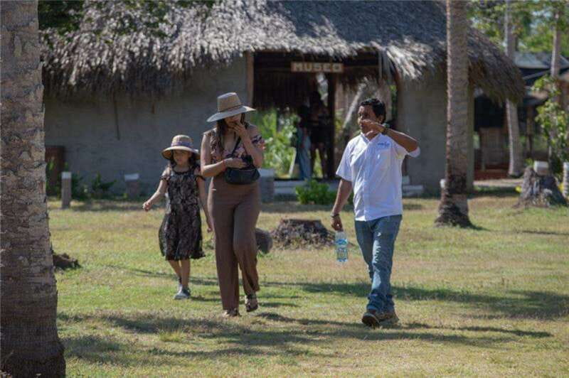 Huatulco: Puerto Angel, Zipolite, and Mazunte Day Trip - Zipolite’s Famous Nudist Beach and Colorful Photo Ops